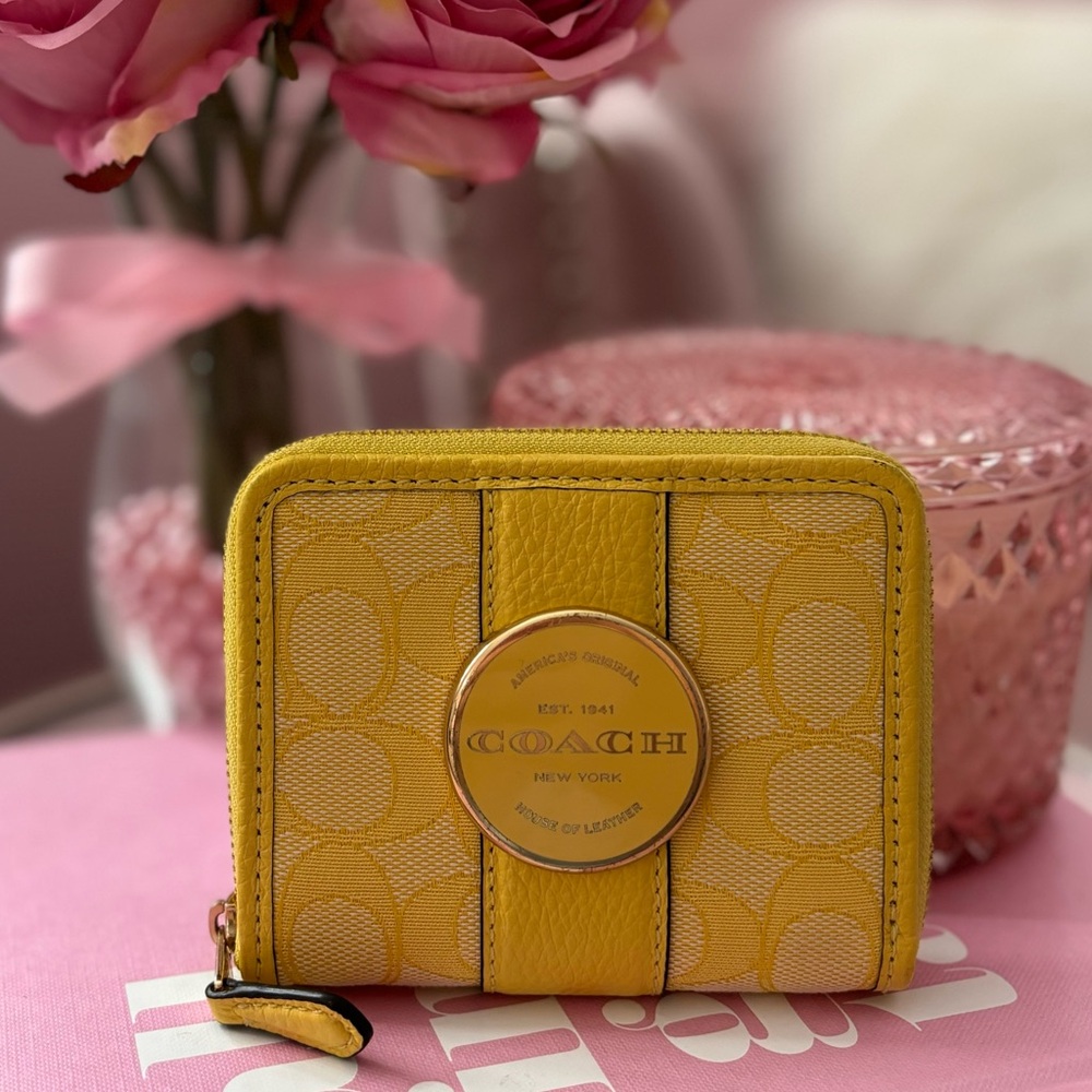 Coach Lonnie Small Zip Around Wallet Signature Jacquard in Yellow 💛